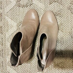 Copper Key Elegant Tan Ankle Boots